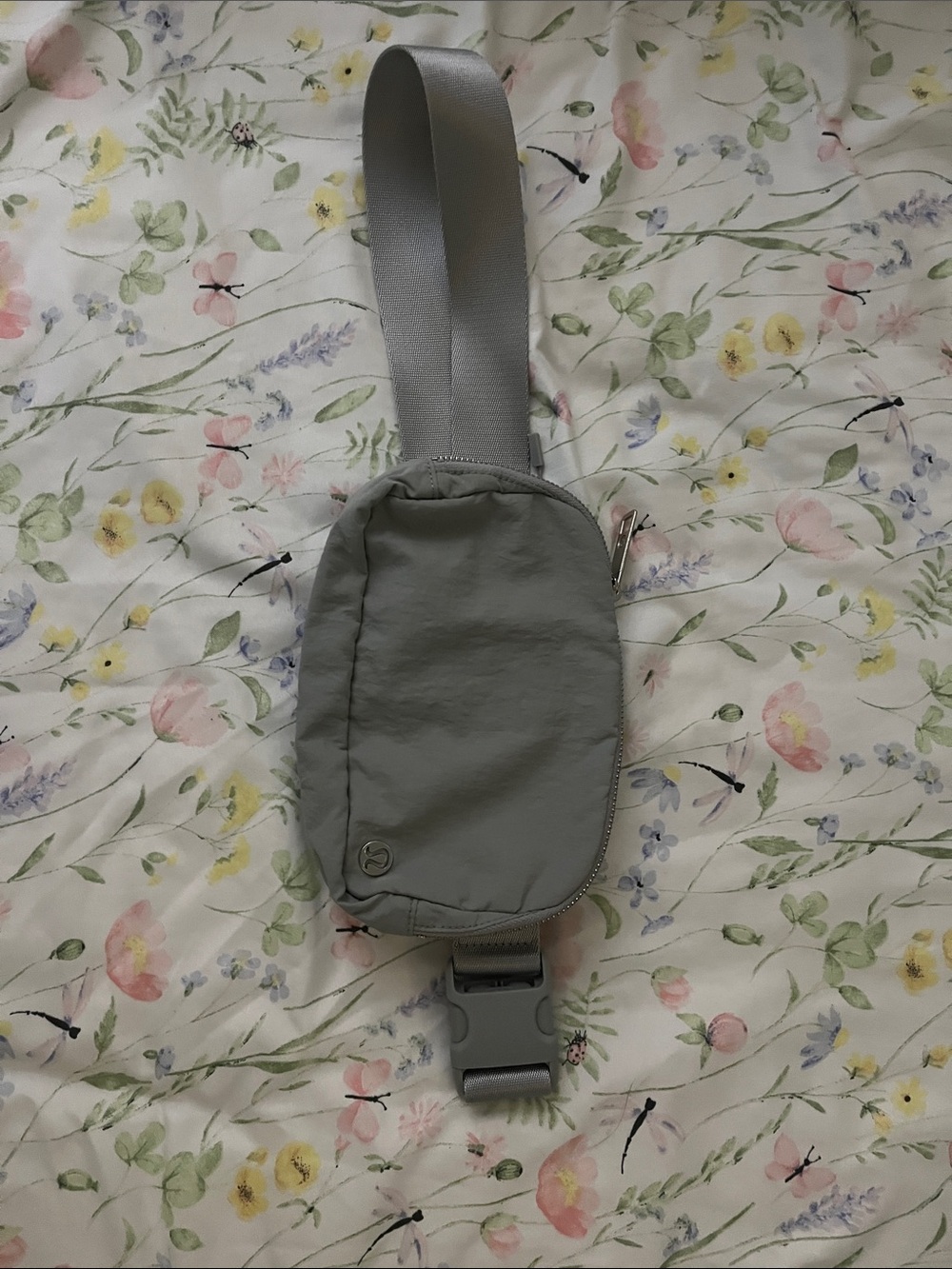Lululemon women’s Crossbody Sling Bag in Light Gray